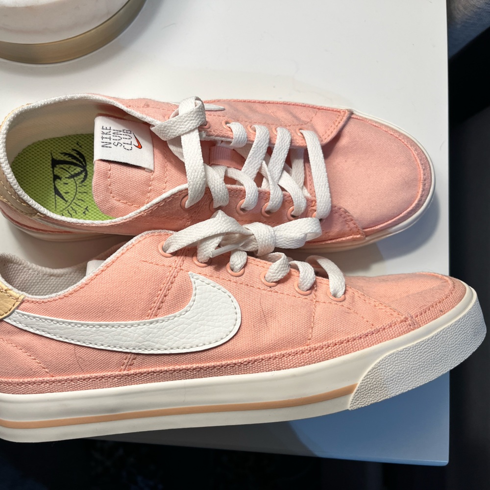 Women’s Nike court legacy canvas, size 7